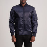 
Quinton MA-1 Azul Chaqueta Bomber de Cuero para Hombre in Blue Satin - Vista frontal y silueta entallada | Comprar online