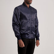 
Blue Satin Bomber Jacket - Vista posterior con hombros definidos y bajo impecable