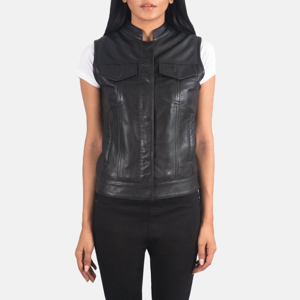 
Rayne Moto Negro Chaleco de Cuero para Mujer in Black Sheepskin Leather - Vista frontal y silueta entallada | Comprar online