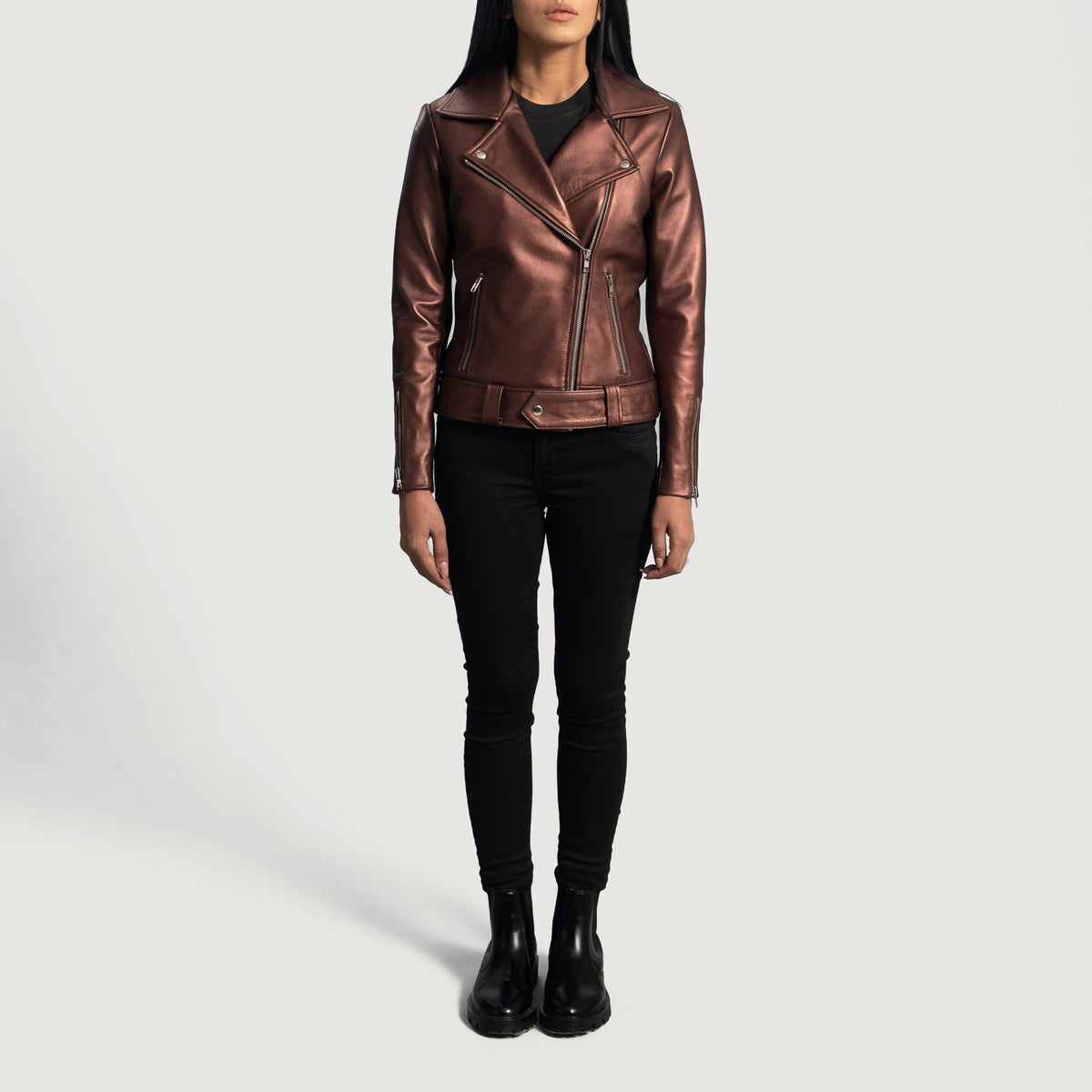 Detalle de cerca of Notch &amp; Zipper Hardware on Women's Rumy Maroon Leather Biker Jacket