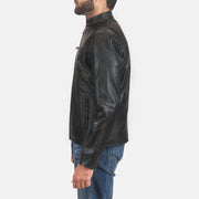 Rustic Black Leather Biker Jacket - Vista de perfil lateral con corte ergonómico de manga