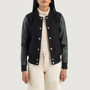 
Savant Green Hybrid Varsity Jacket in Green Sheepskin Leather - Vista frontal y silueta entallada | Comprar online