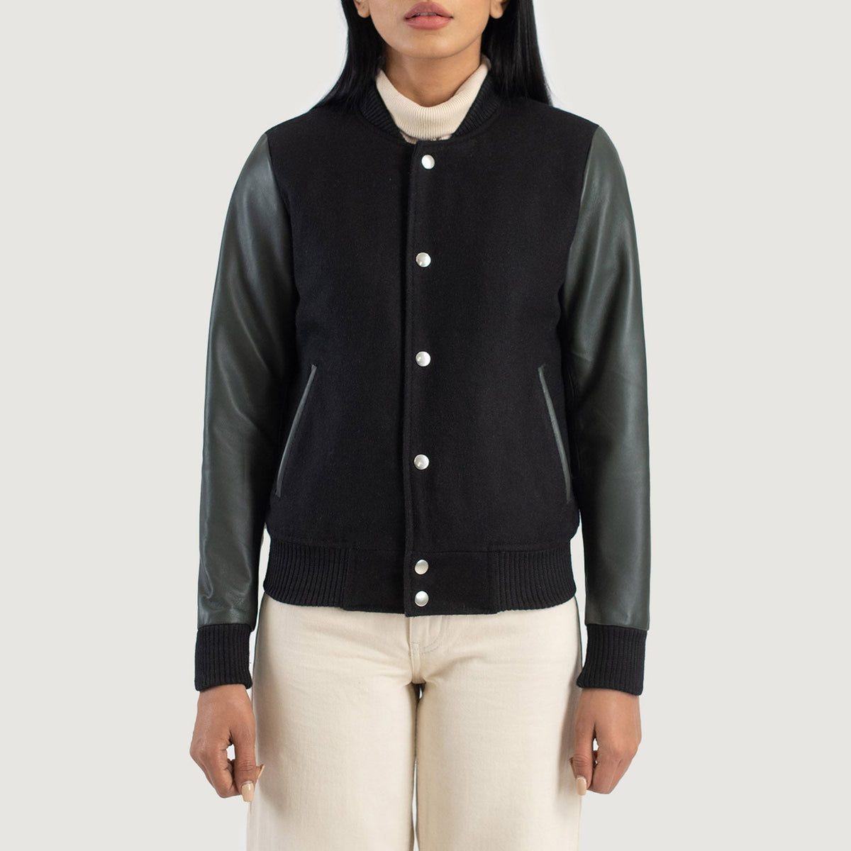 
Vista de detalle of Varsity & Snap Buttons Hardware on Savant Green Hybrid Varsity Jacket