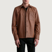 
Scout Matte Marrón Leather Shirt para Hombre in Matte Brown Cowhide Leather - Vista frontal y silueta entallada | Comprar online