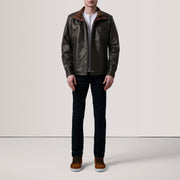 
Brown Sheepskin Leather Biker Jacket - Vista posterior con hombros definidos y bajo impecable
