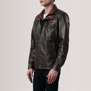 
Sean Marrón Leather Classic Chaqueta de Cuero para Hombre For Men - Vista lateral mostrando el corte ergonómico de mangas
