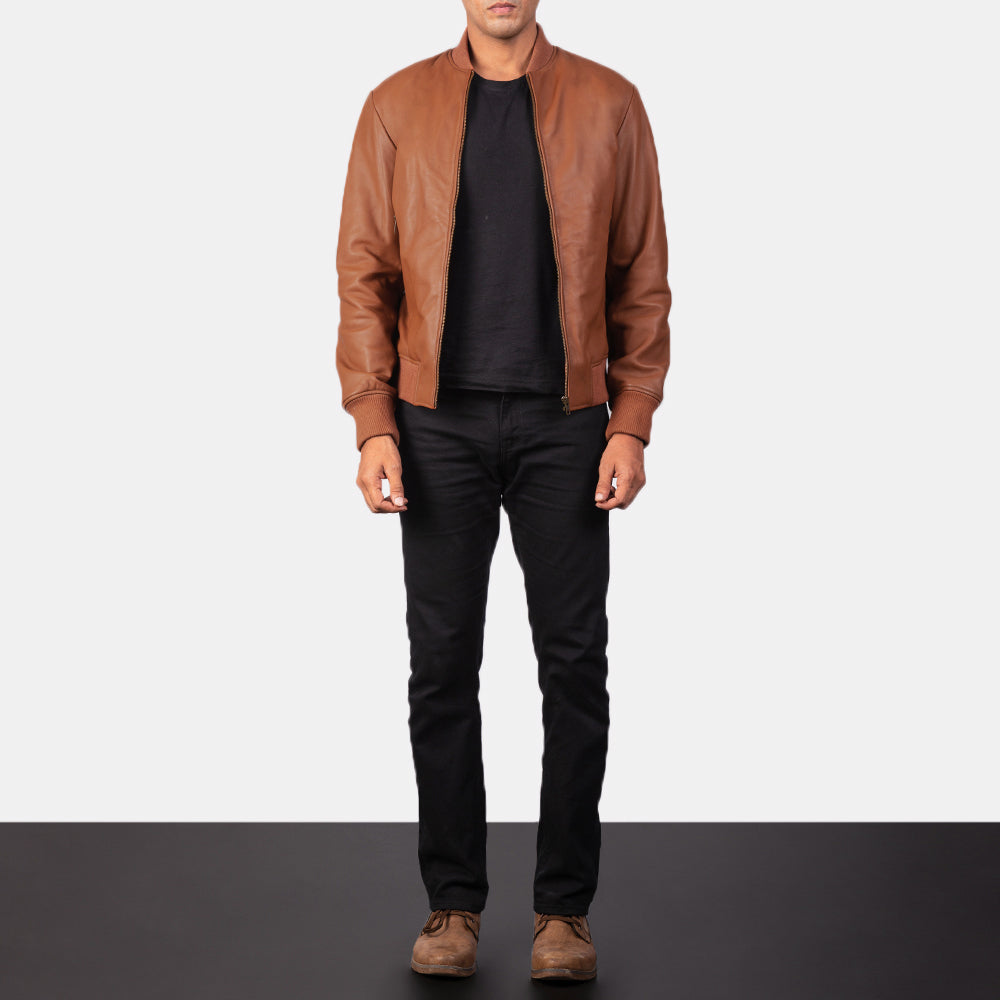 Men's Shane Marrón Cazadora Bomber de Cuero para Hombre - Vista de perfil lateral con corte ergonómico de manga