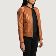 
Tan Brown Sheepskin Leather Biker Jacket - Vista posterior con hombros definidos y bajo impecable