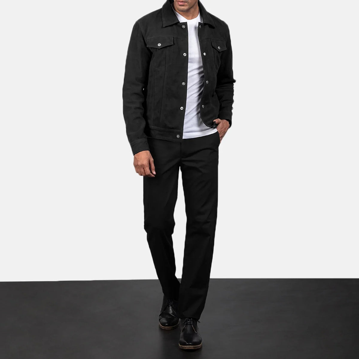 
Stallon Black Suede Jacket - Vista lateral mostrando el corte ergonómico de mangas