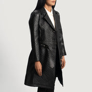 
Black Sheepskin Leather Trench Coat - Vista posterior con hombros definidos y bajo impecable