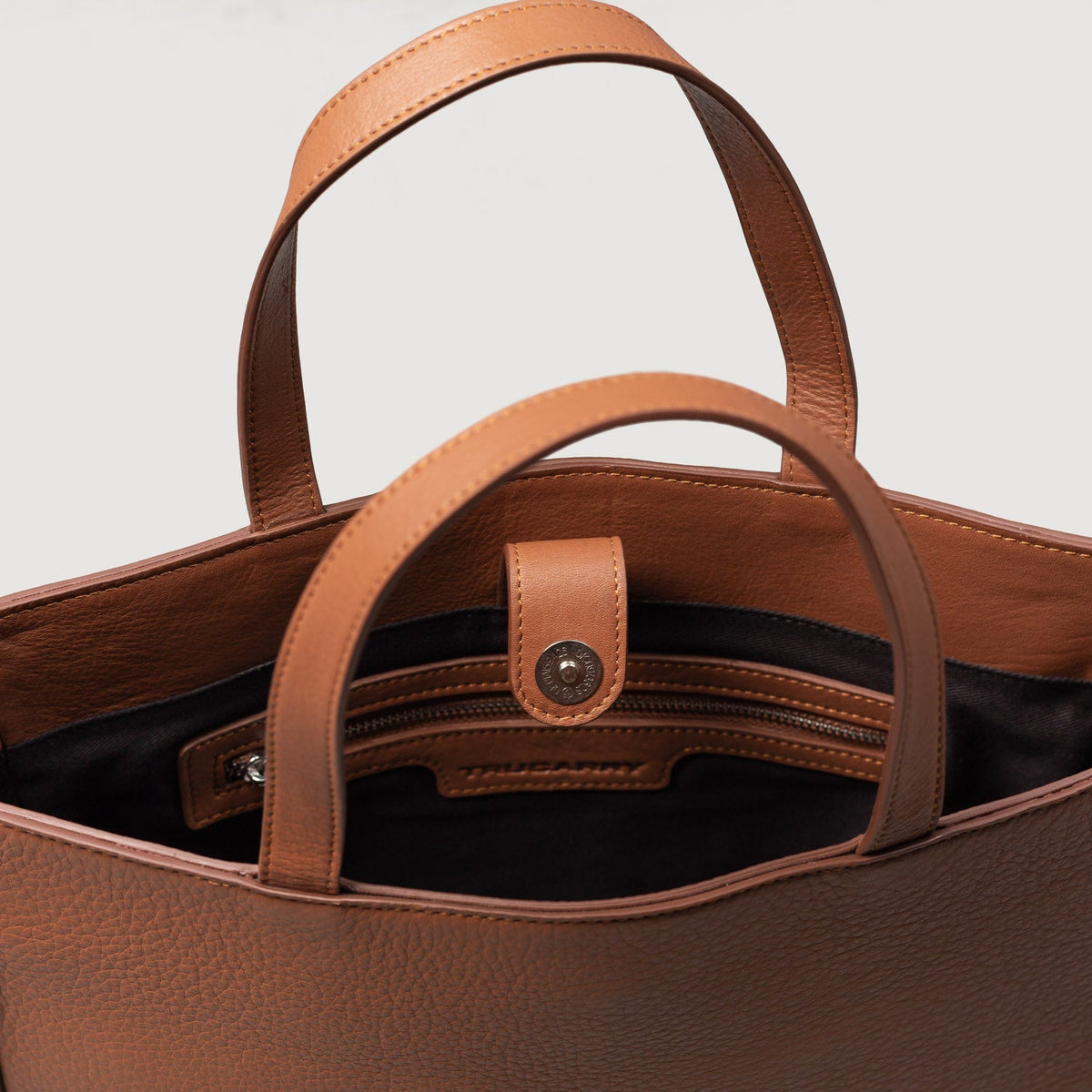 
The Poet Bolso tote de cuero – alternate product view 8
