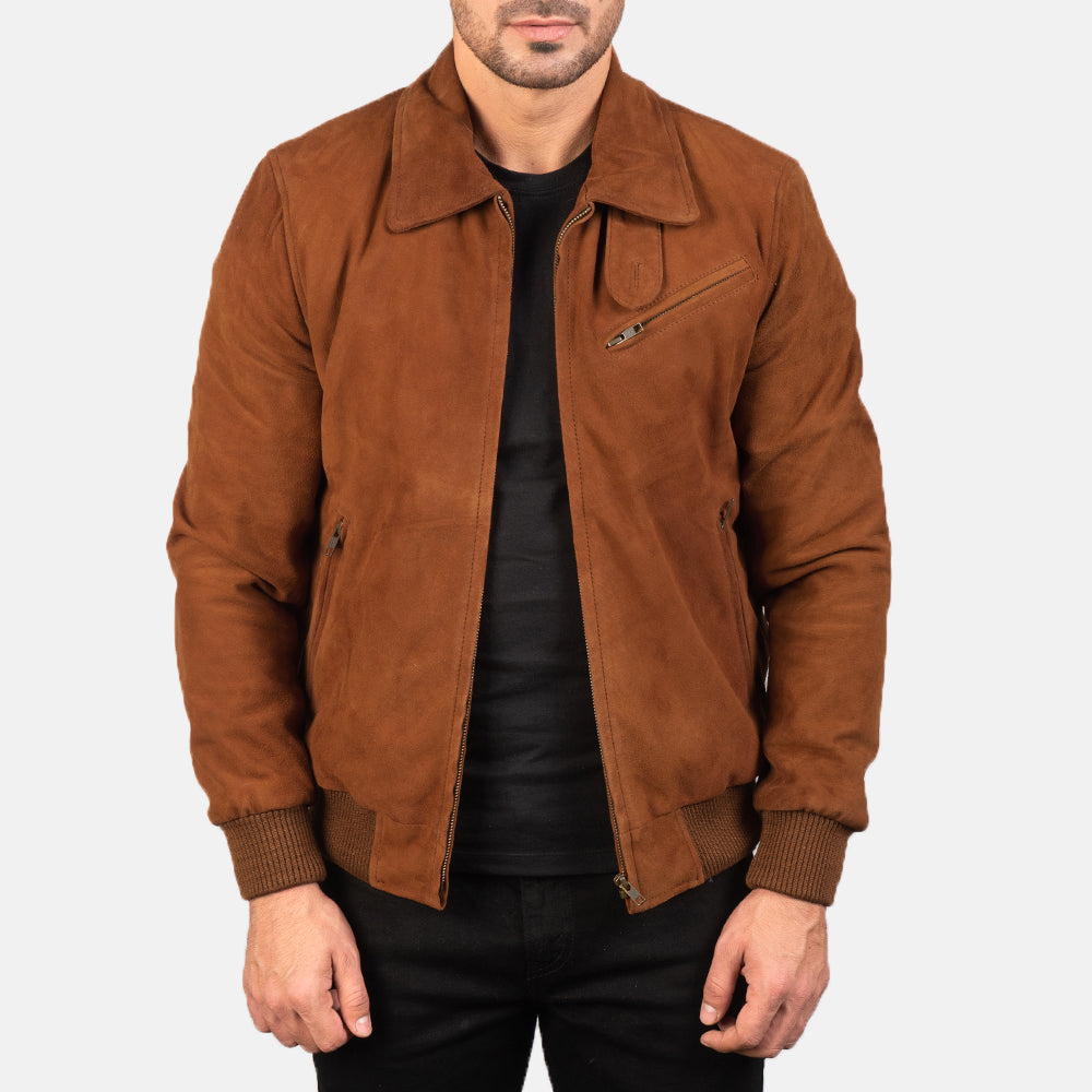 Men's Tomchi Tostado Suede Chaqueta de Cuero para Hombre in Brown Goatskin Suede - Vista frontal y silueta a medida | Comprar online