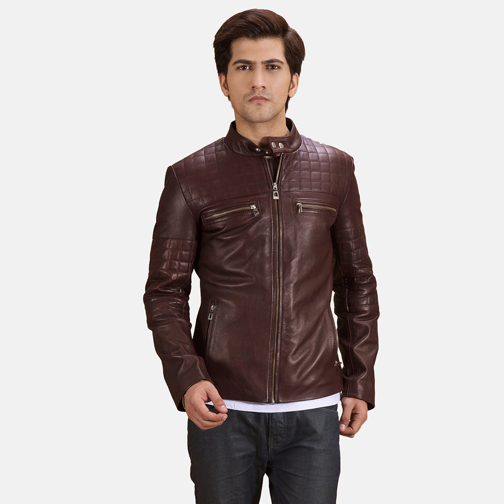 
Urbane Acolchado Granate Chaqueta Biker de Cuero para Hombre in Maroon Sheepskin Leather - Vista frontal y silueta entallada | Comprar online