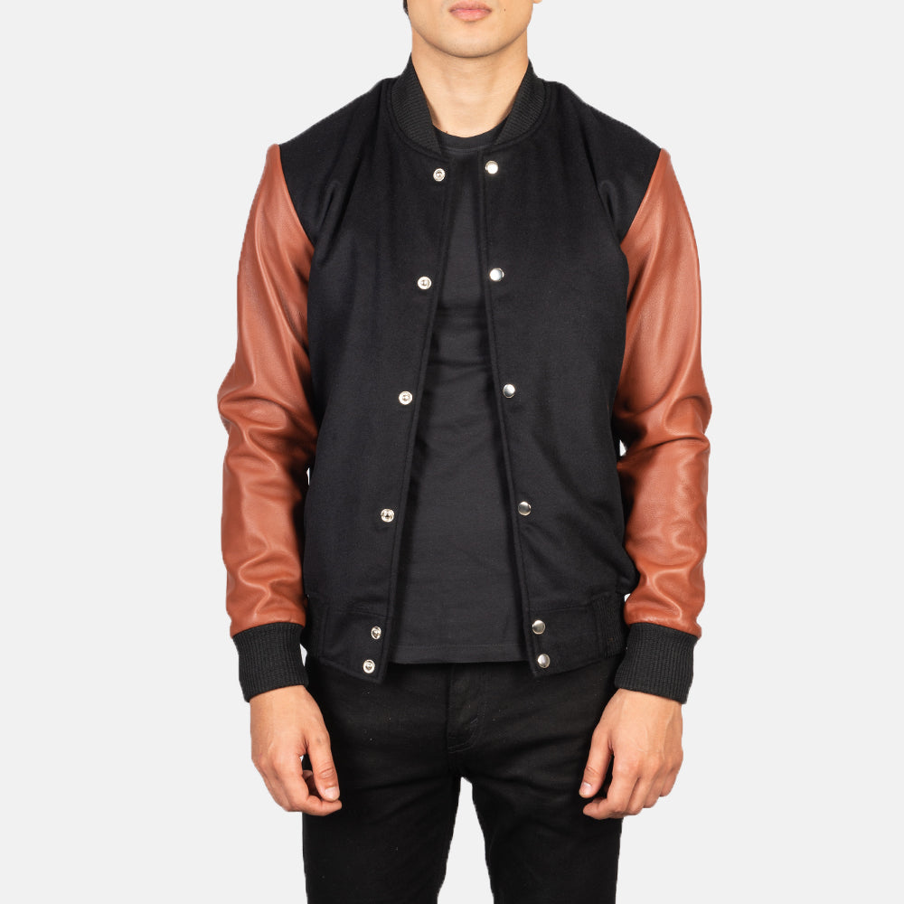 
Vaxton Brown Hybrid Varsity Jacket in Black & Brown Sheepskin Leather - Vista frontal y silueta entallada | Comprar online